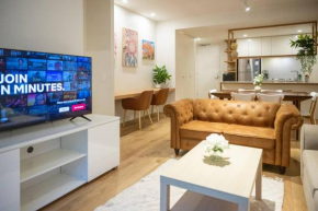 Luxe Modern I OPP Westfield I Pool I Gym I CarPark